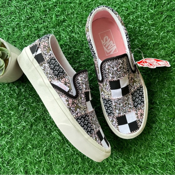 💫Vans Classic Slip On Patchwork Floral SEND OFFERS - Picture 3 of 10